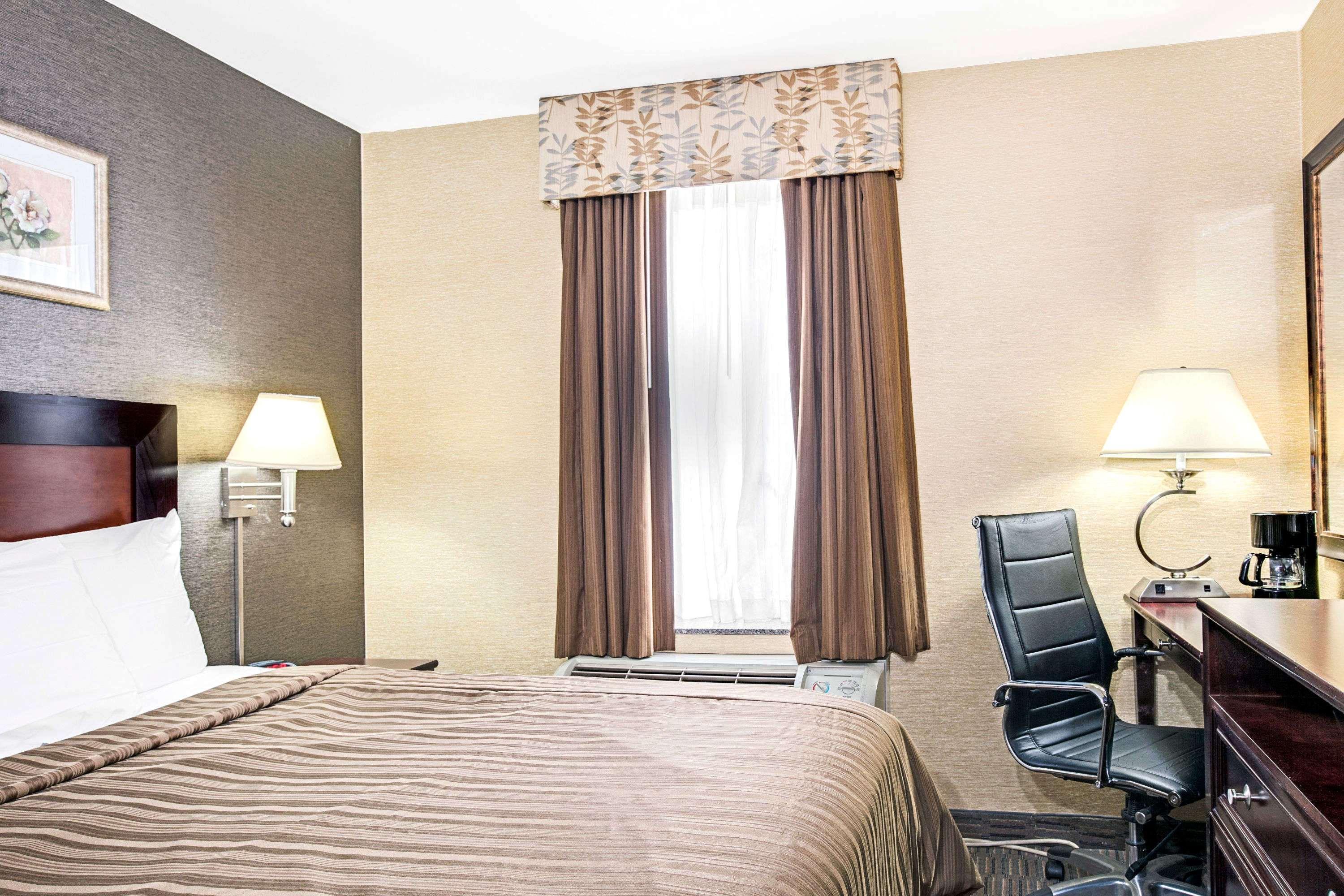Days Inn By Wyndham Long Island City New York Exterior foto