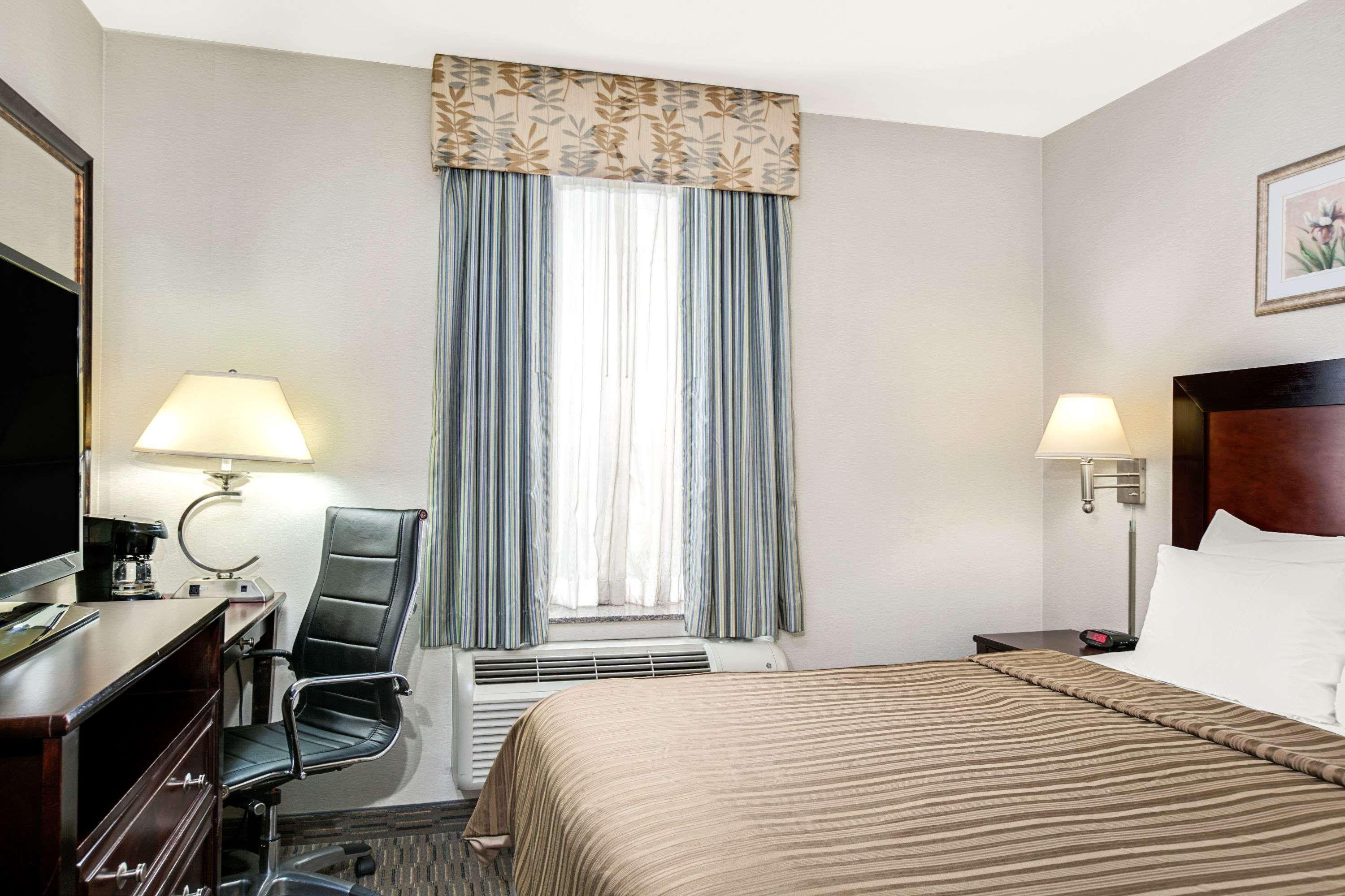 Days Inn By Wyndham Long Island City New York Exterior foto